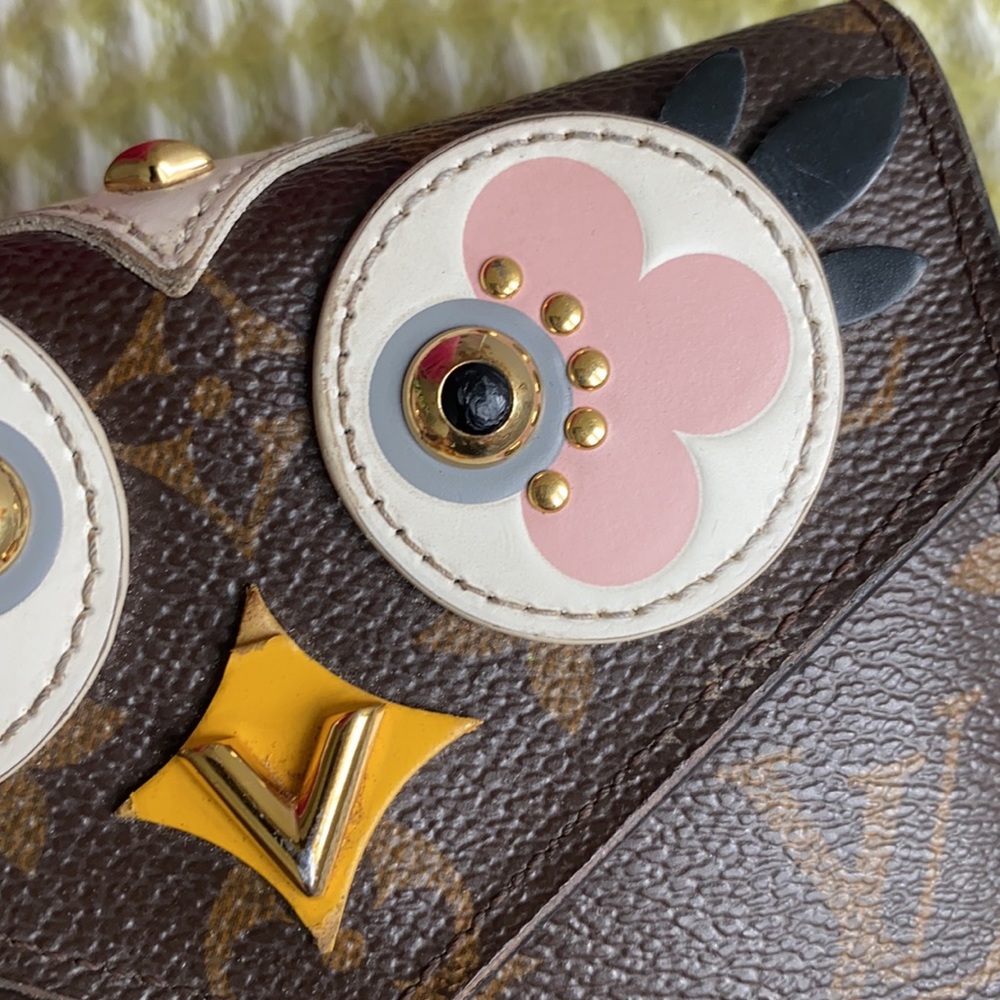 Louis Vuitton Monogram LovelyBird Victorine Wallet - Picture 4 of 15